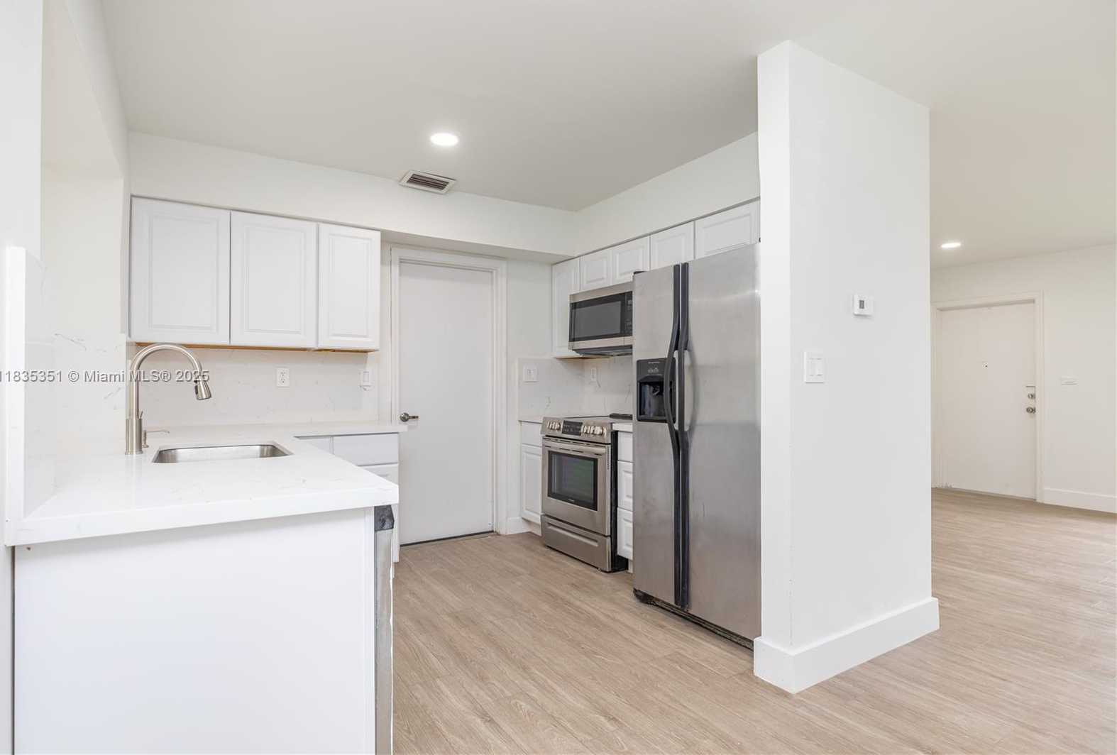 Small Image of 4516 MAINLAND DR, Tamarac Number 18