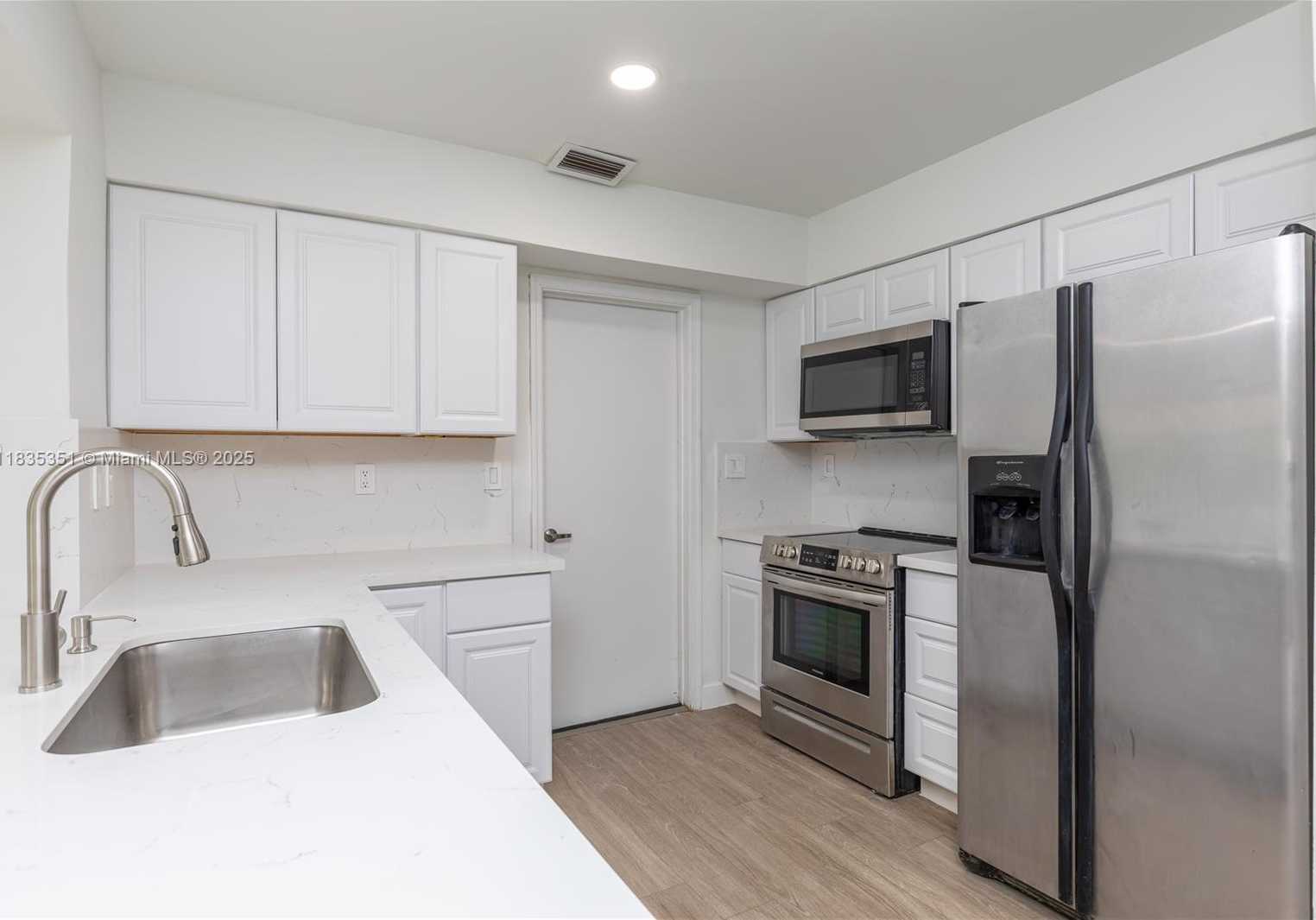 Small Image of 4516 MAINLAND DR, Tamarac Number 19