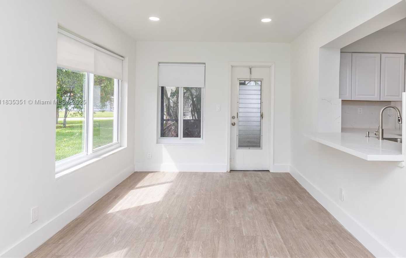 Small Image of 4516 MAINLAND DR, Tamarac Number 22