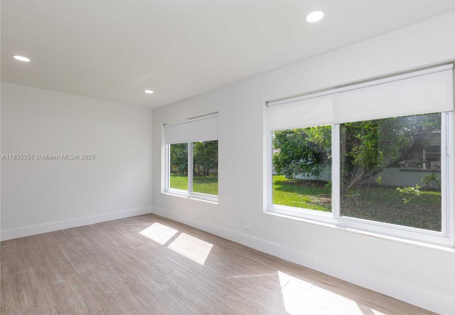 Small Image of 4516 MAINLAND DR, Tamarac Number 23