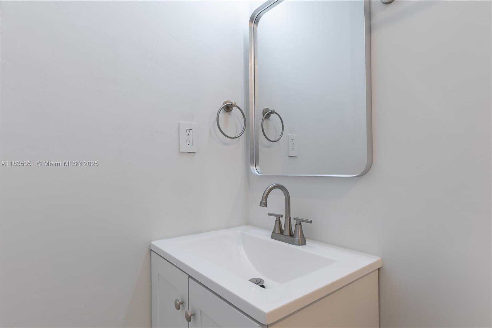 Small Image of 4516 MAINLAND DR, Tamarac Number 27