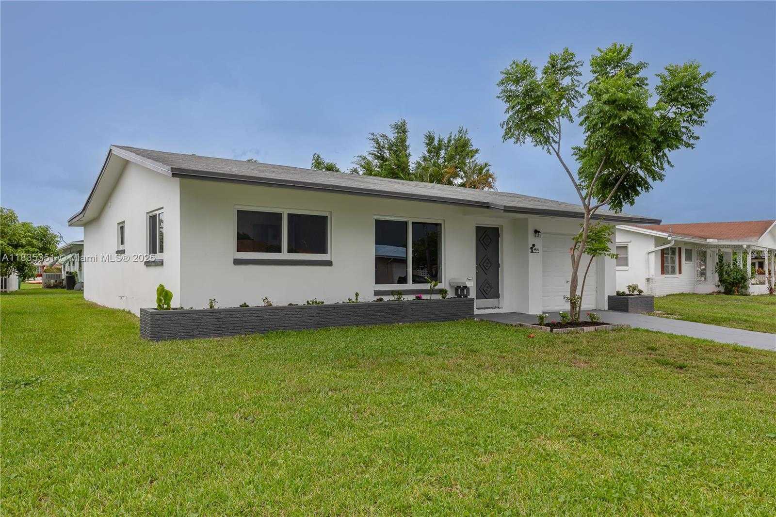 Small Image of 4516 MAINLAND DR, Tamarac Number 3