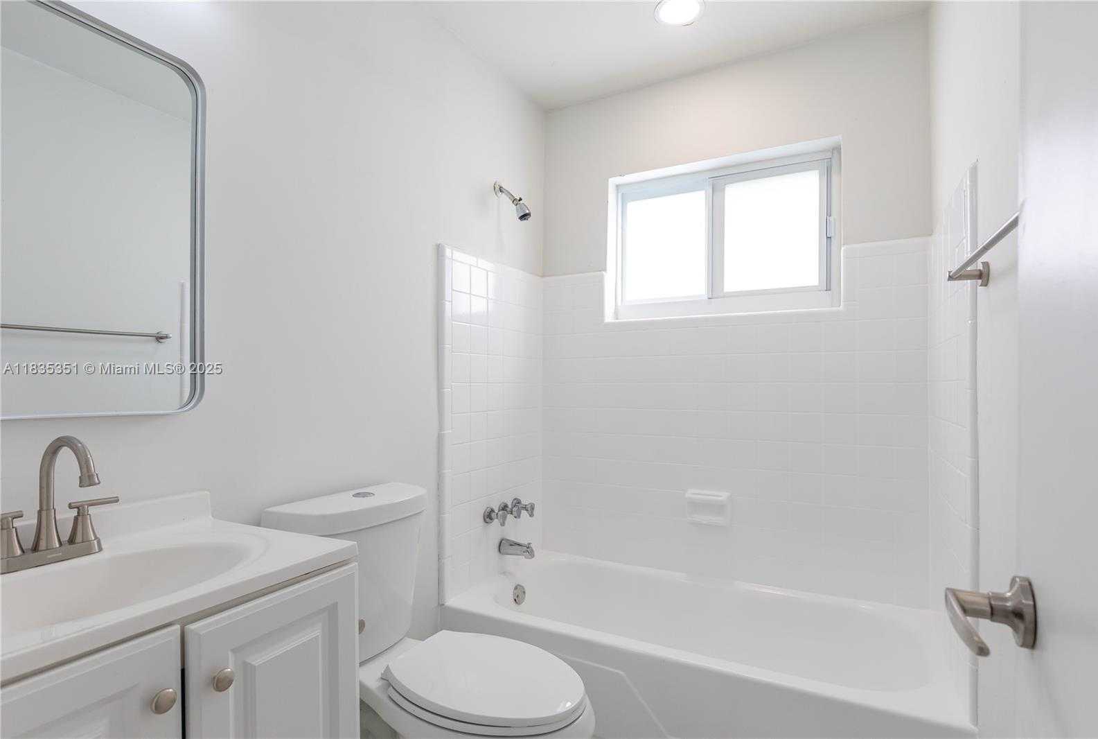 Small Image of 4516 MAINLAND DR, Tamarac Number 31