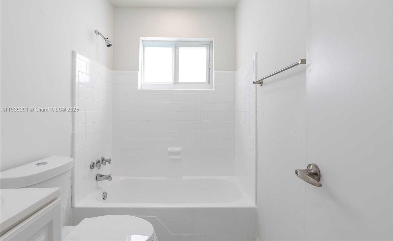 Small Image of 4516 MAINLAND DR, Tamarac Number 32