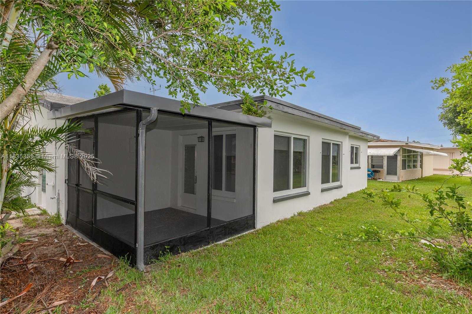 Small Image of 4516 MAINLAND DR, Tamarac Number 35