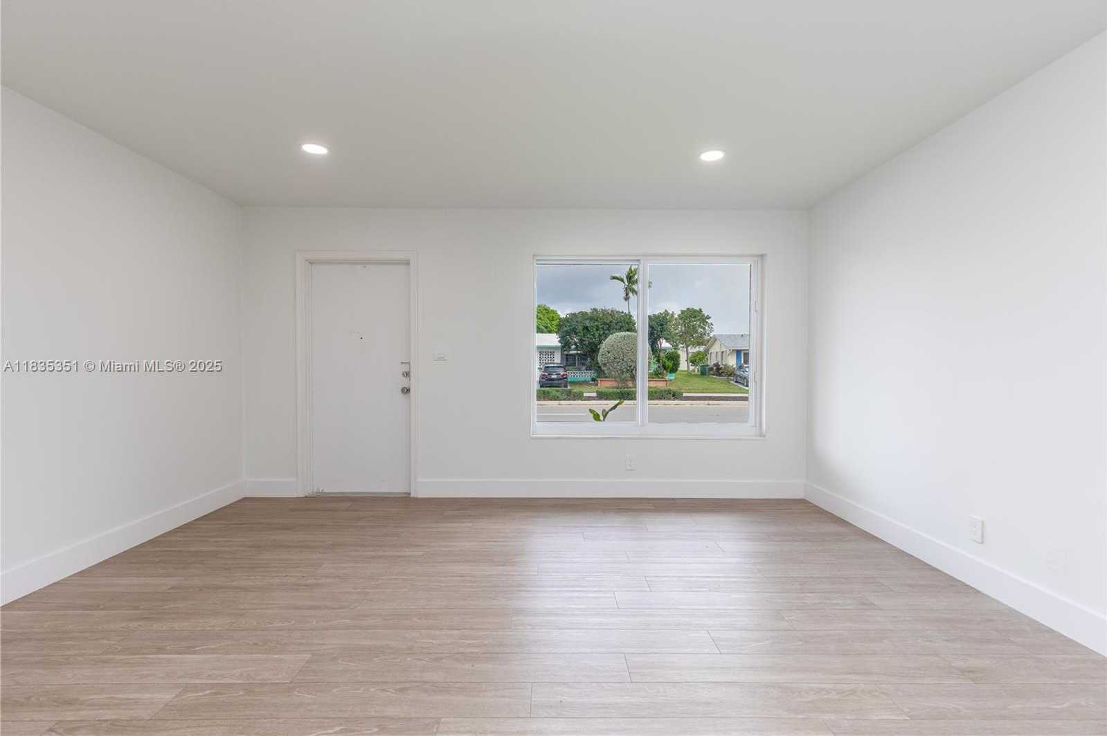 Small Image of 4516 MAINLAND DR, Tamarac Number 5