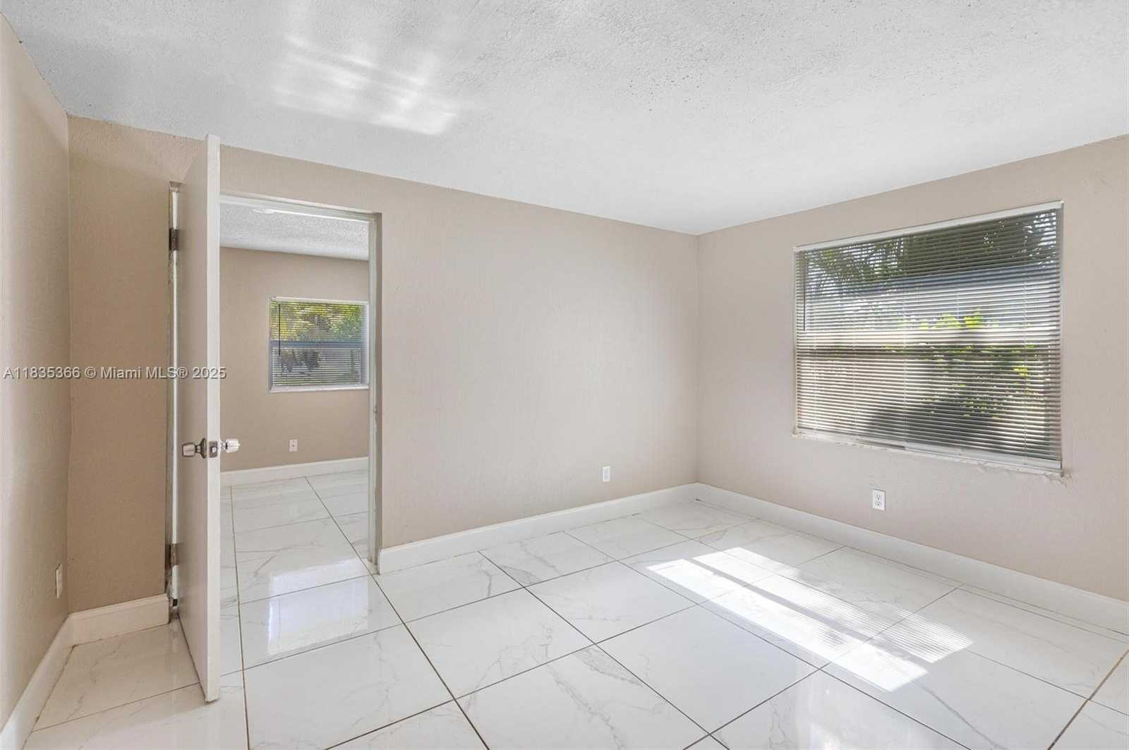 Small Image of 2307 RODMAN ST, Hollywood Number 19