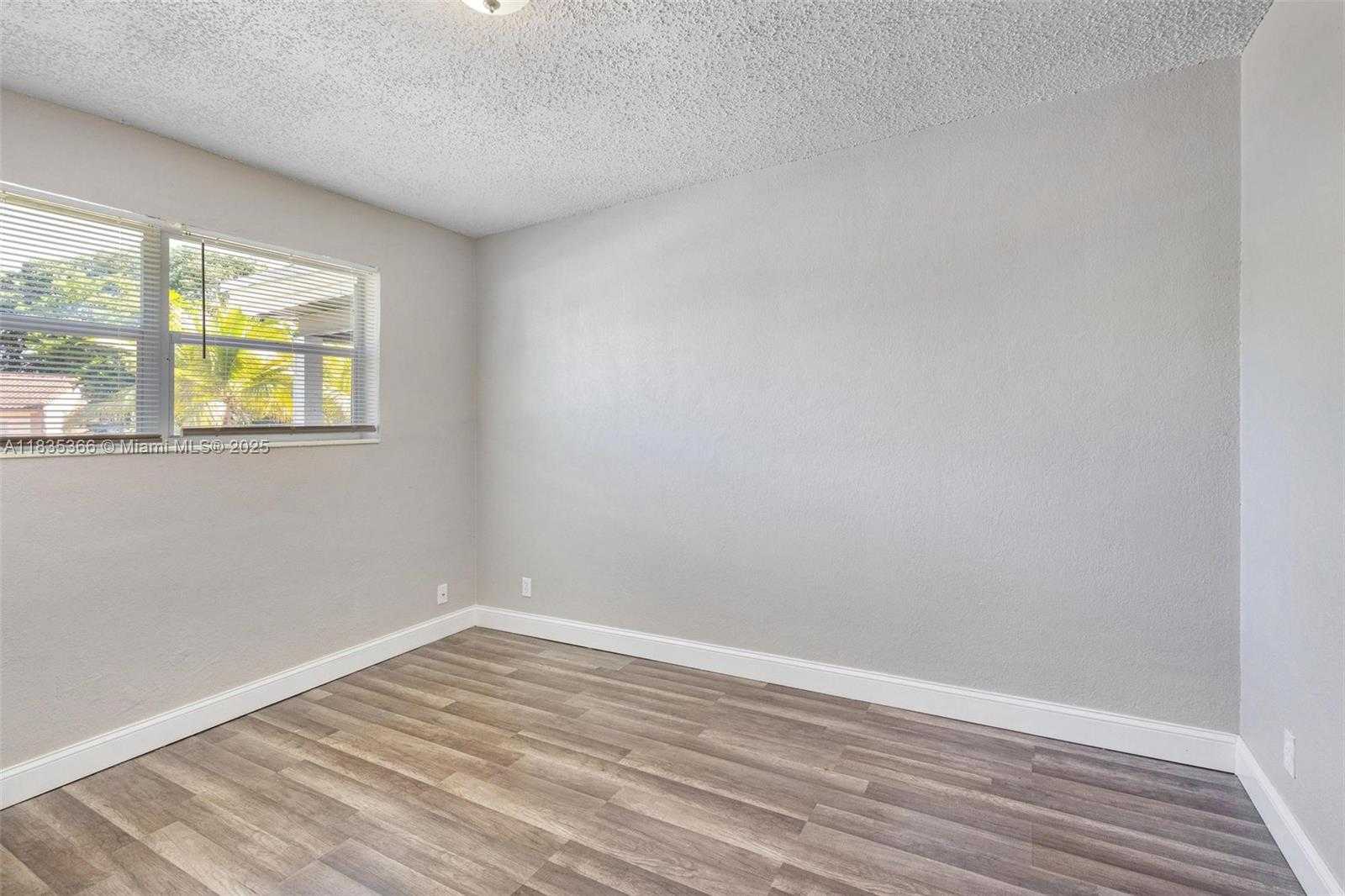 Small Image of 2307 RODMAN ST, Hollywood Number 23