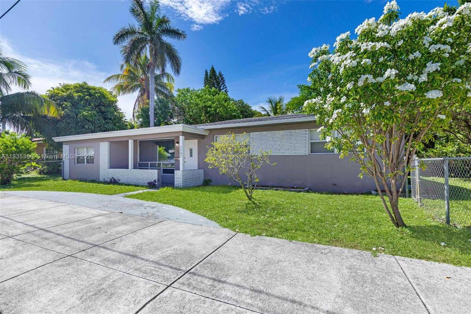 Small Image of 2307 RODMAN ST, Hollywood Number 3