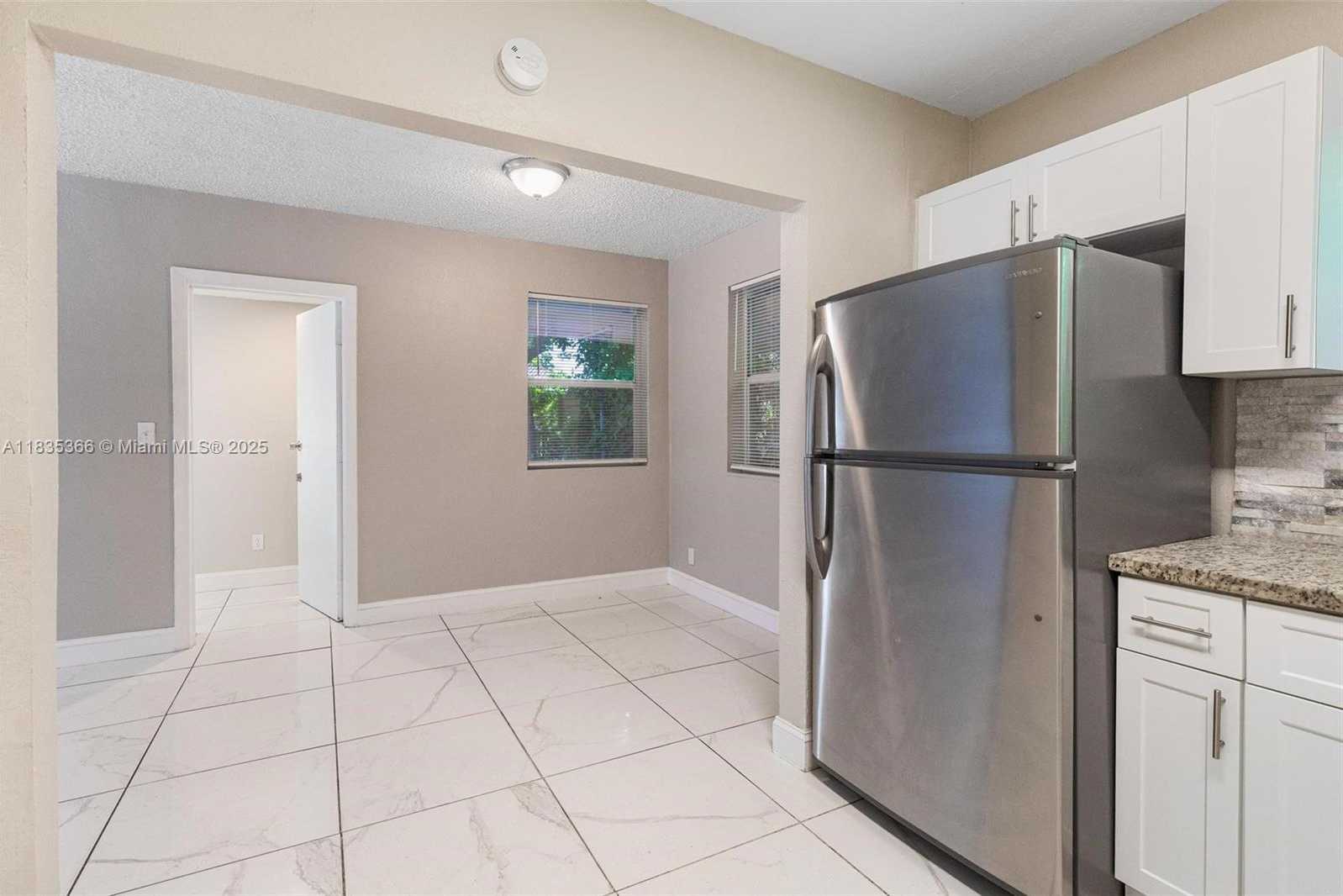 Small Image of 2307 RODMAN ST, Hollywood Number 4