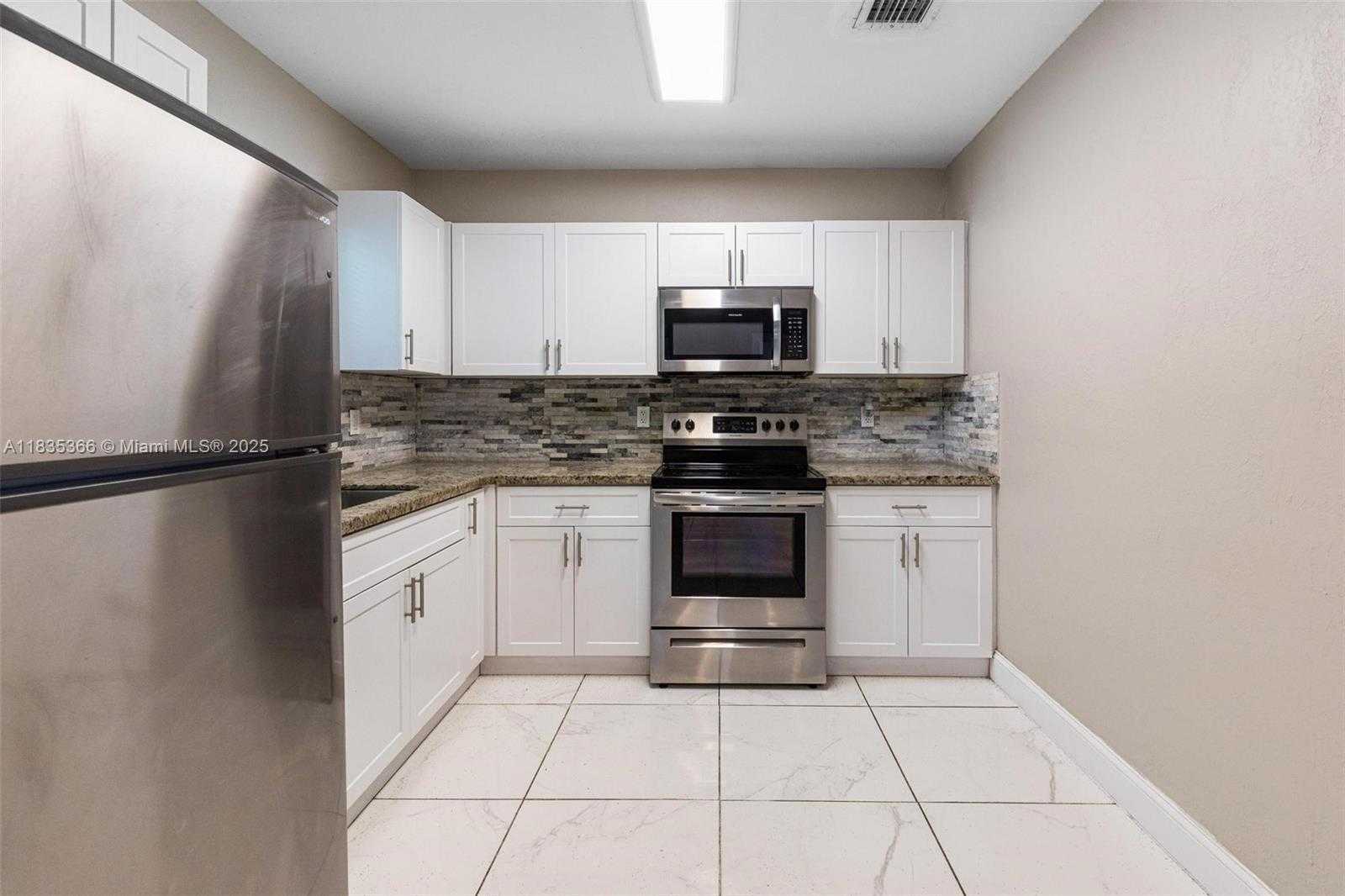 Small Image of 2307 RODMAN ST, Hollywood Number 5