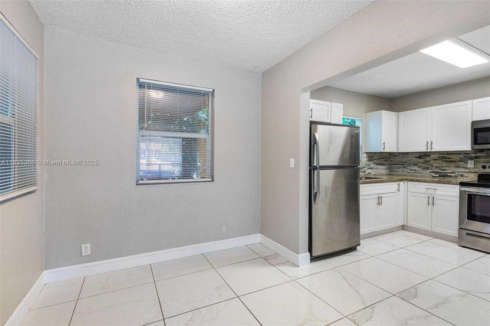 Small Image of 2307 RODMAN ST, Hollywood Number 6