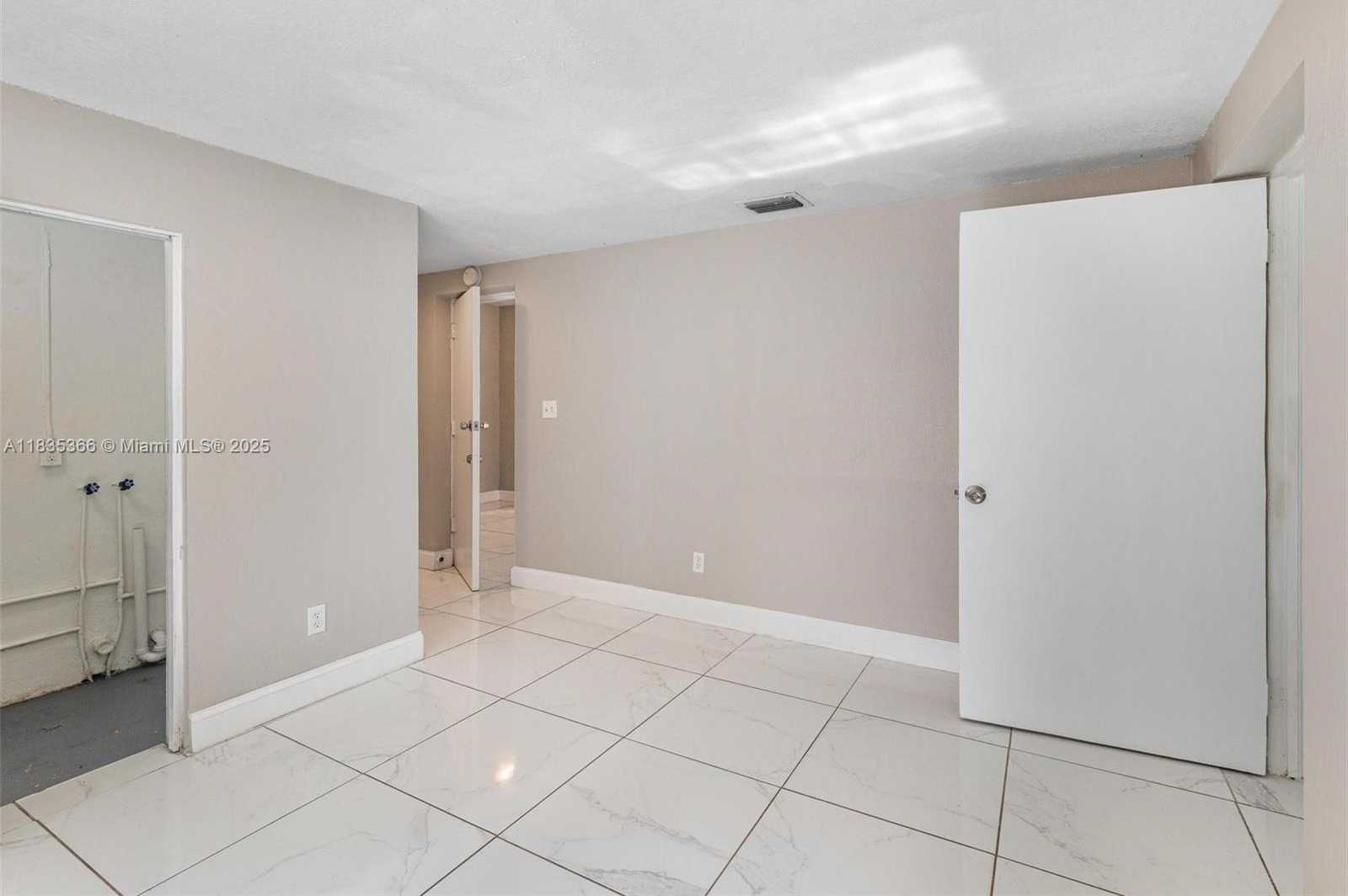Small Image of 2307 RODMAN ST, Hollywood Number 8