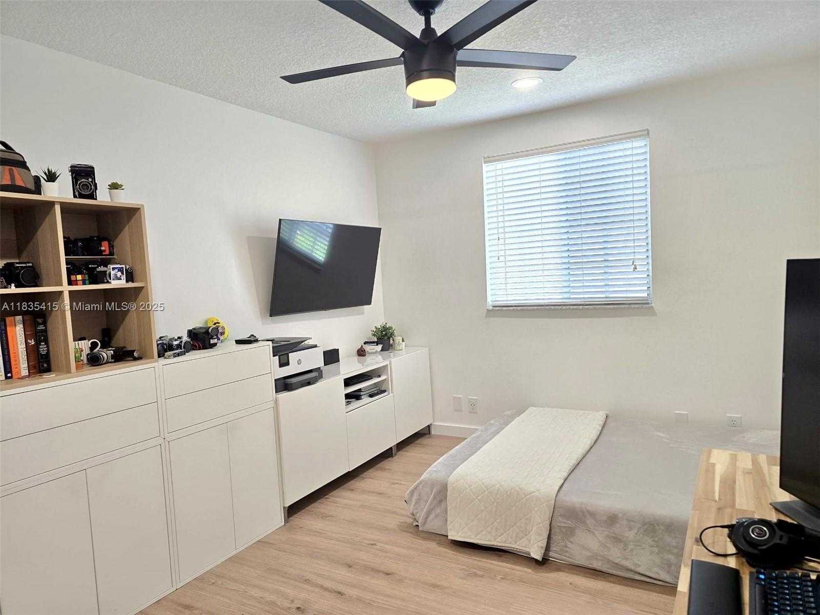 Small Image of 547 CASCADE FALLS DR, Weston Number 13