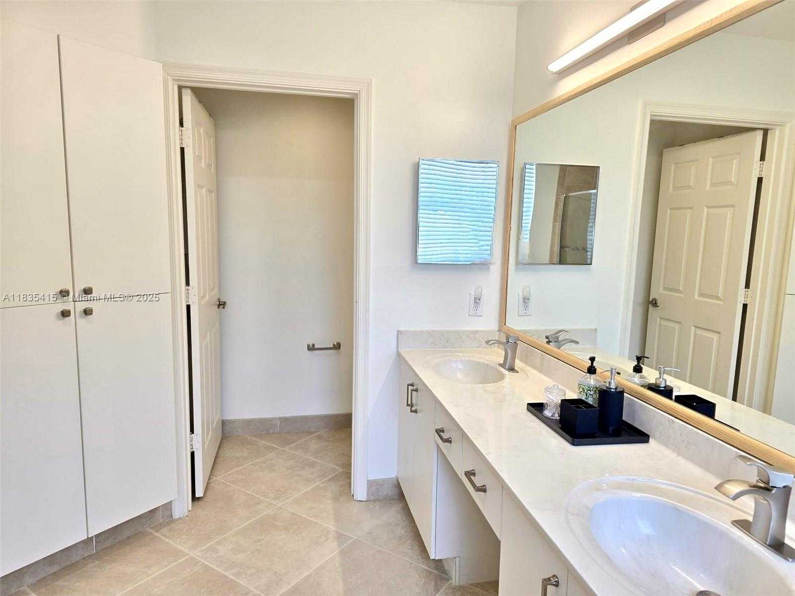 Small Image of 547 CASCADE FALLS DR, Weston Number 15