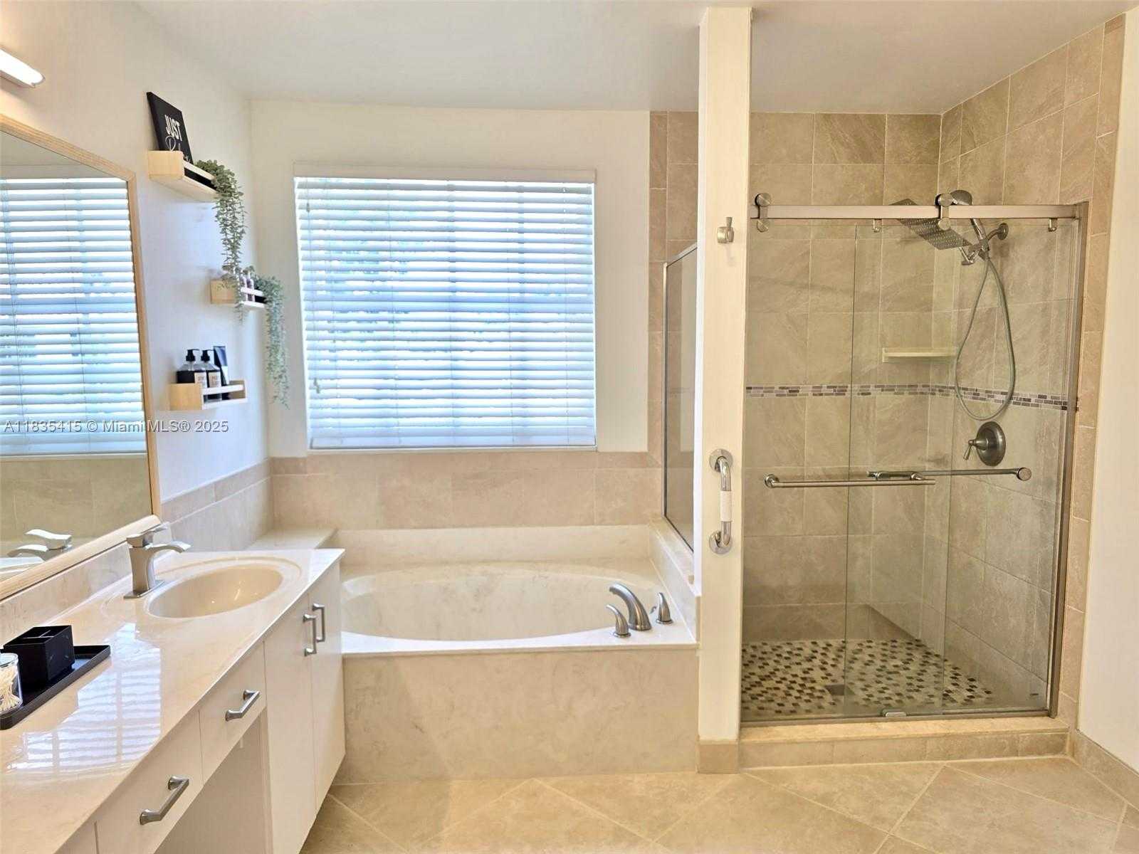 Small Image of 547 CASCADE FALLS DR, Weston Number 16
