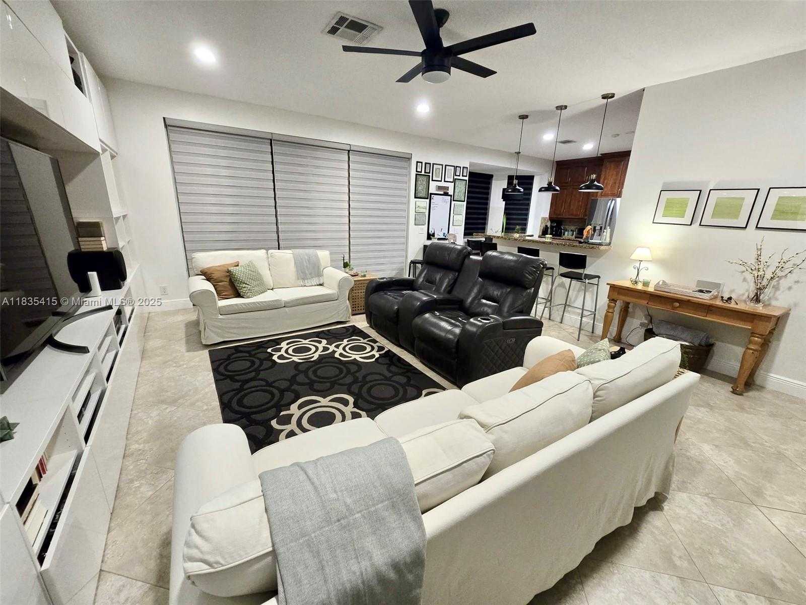 Small Image of 547 CASCADE FALLS DR, Weston Number 4