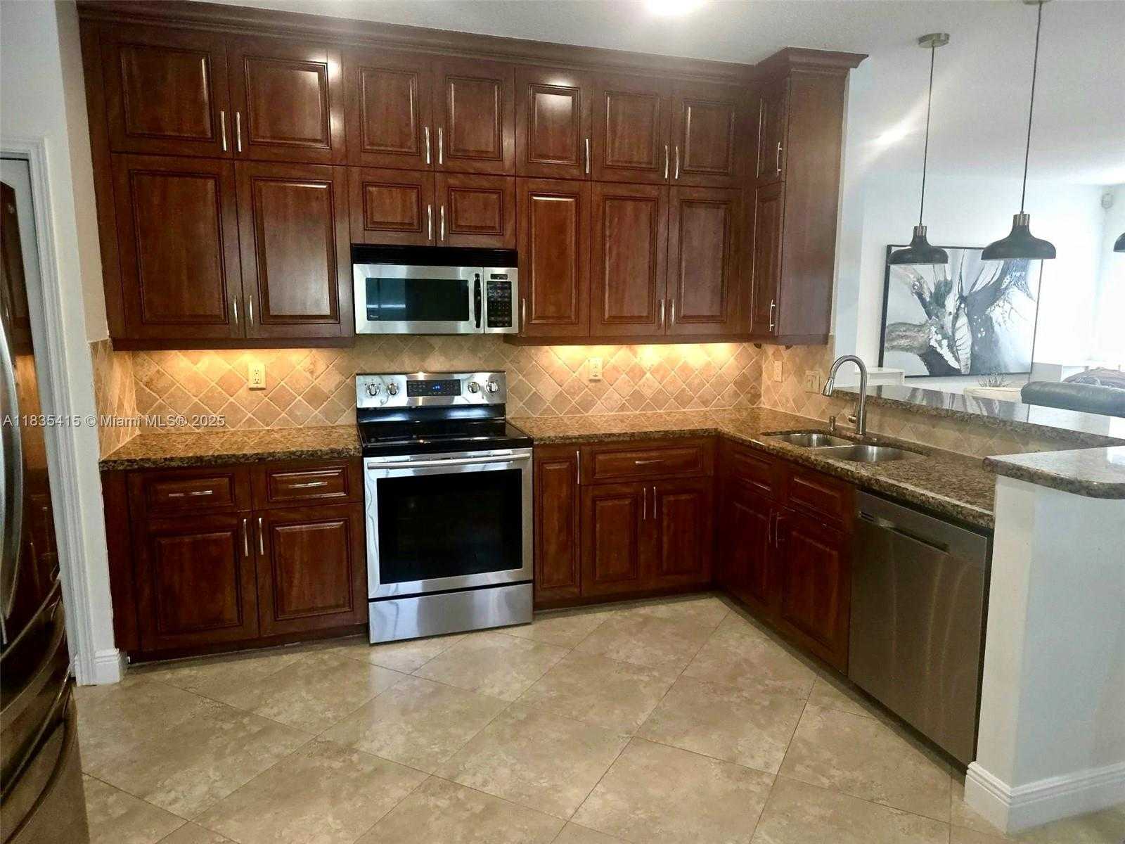Small Image of 547 CASCADE FALLS DR, Weston Number 7