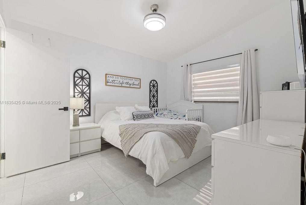 Small Image of 7029 WEST 29TH WAY, Hialeah Number 10