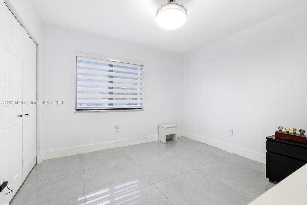 Small Image of 7029 WEST 29TH WAY, Hialeah Number 11