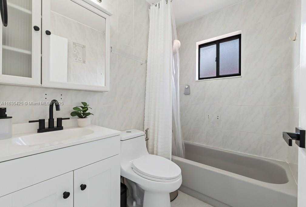 Small Image of 7029 WEST 29TH WAY, Hialeah Number 12