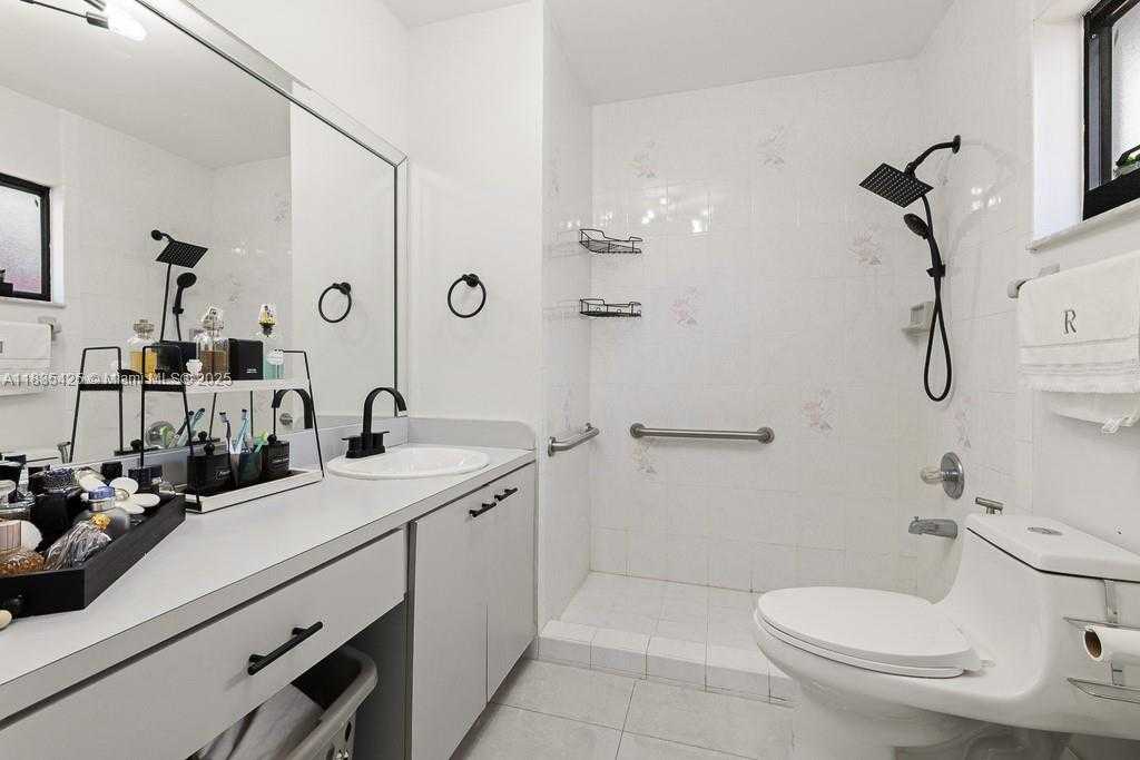 Small Image of 7029 WEST 29TH WAY, Hialeah Number 13