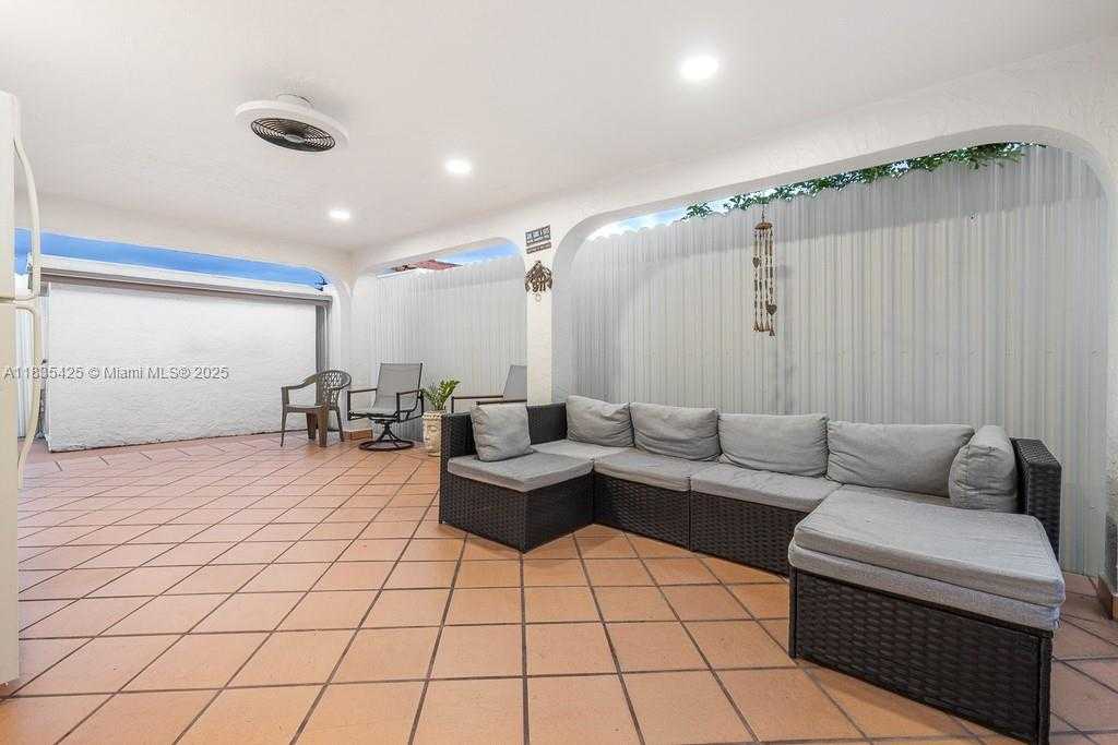 Small Image of 7029 WEST 29TH WAY, Hialeah Number 15
