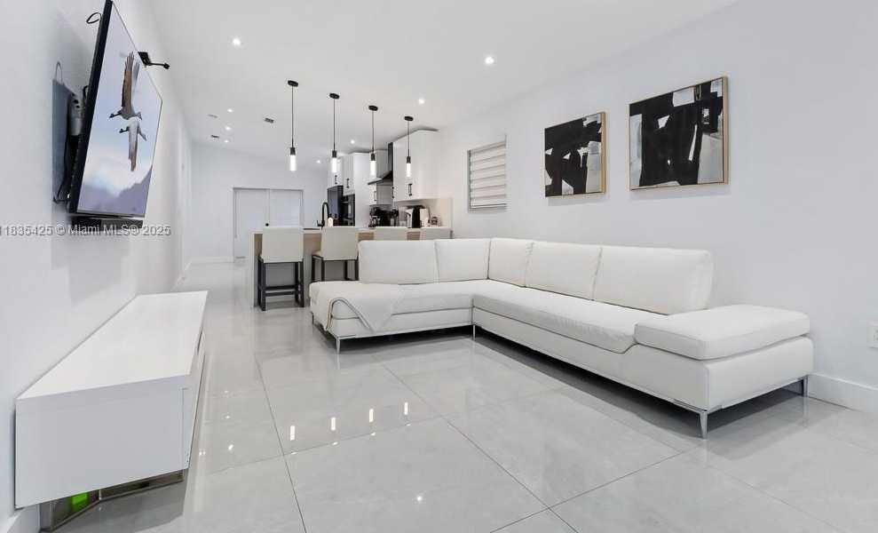 Small Image of 7029 WEST 29TH WAY, Hialeah Number 4