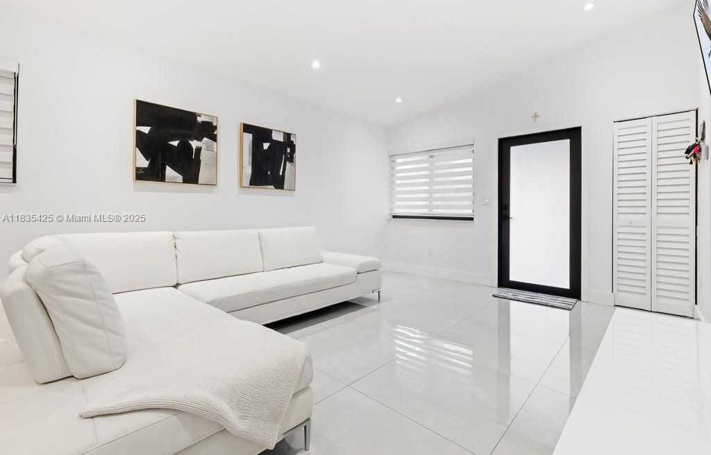 Small Image of 7029 WEST 29TH WAY, Hialeah Number 5