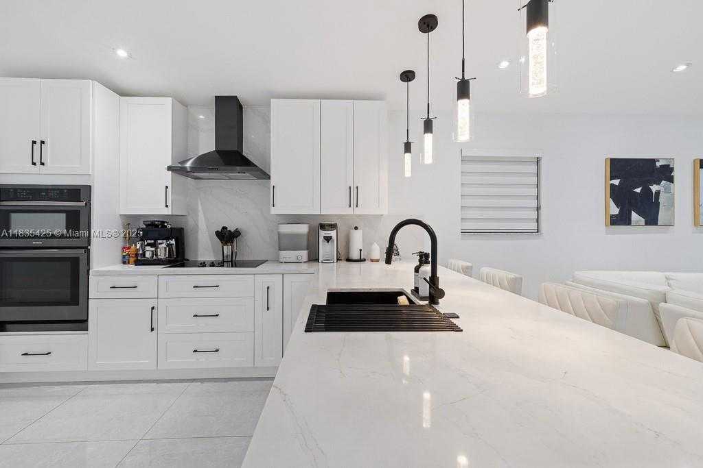 Small Image of 7029 WEST 29TH WAY, Hialeah Number 6