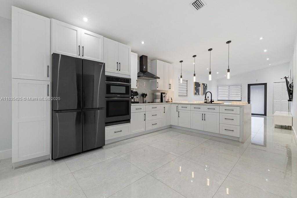 Small Image of 7029 WEST 29TH WAY, Hialeah Number 8