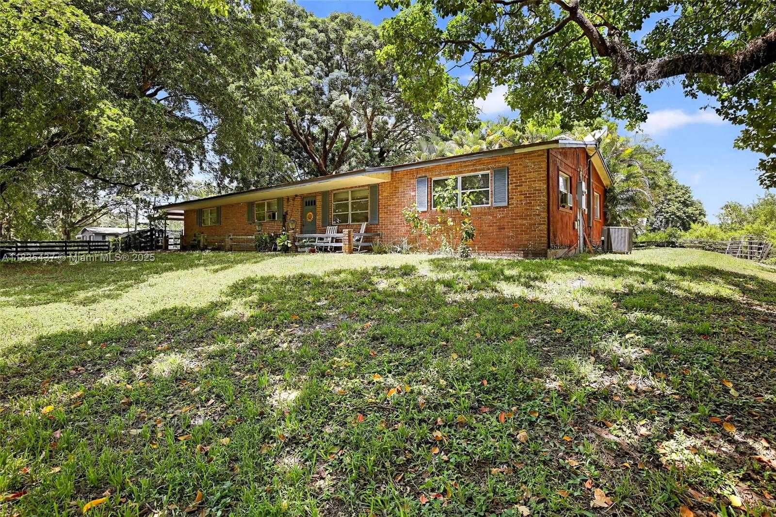 Small Image of 13851 SOUTH WEST 26TH ST, Davie Number 15