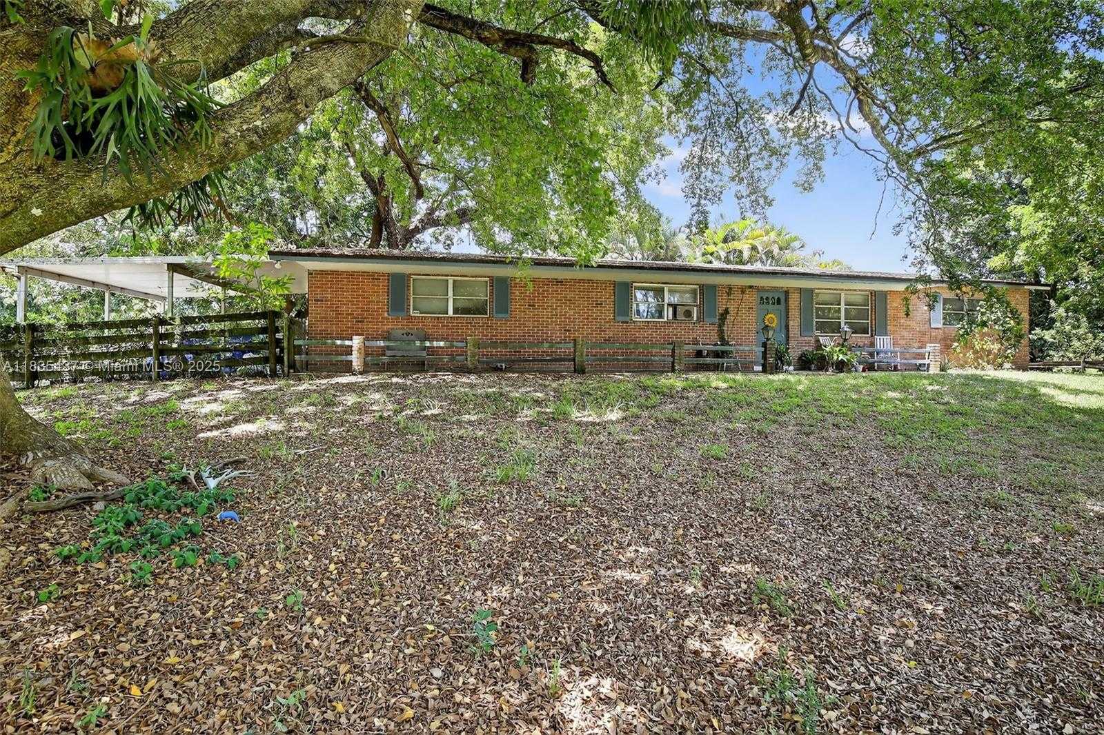 Small Image of 13851 SOUTH WEST 26TH ST, Davie Number 16