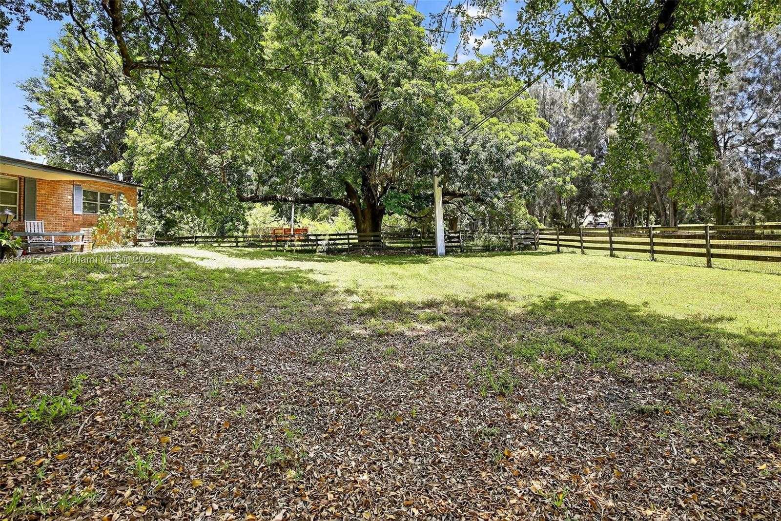 Small Image of 13851 SOUTH WEST 26TH ST, Davie Number 17