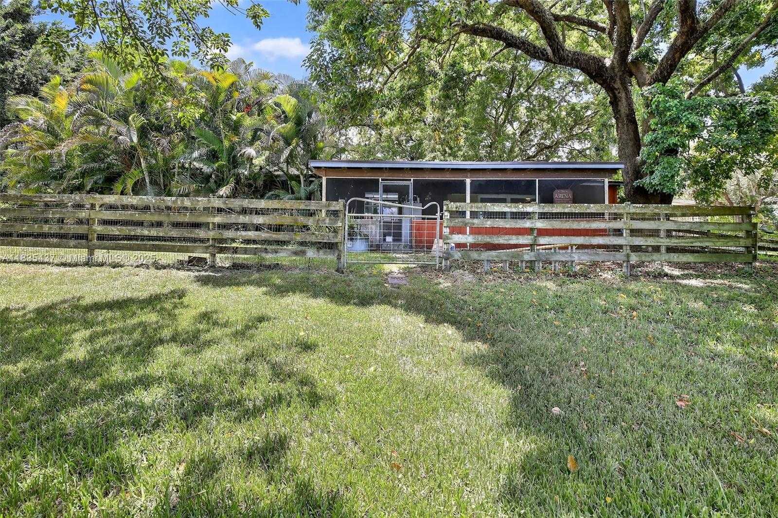 Small Image of 13851 SOUTH WEST 26TH ST, Davie Number 19