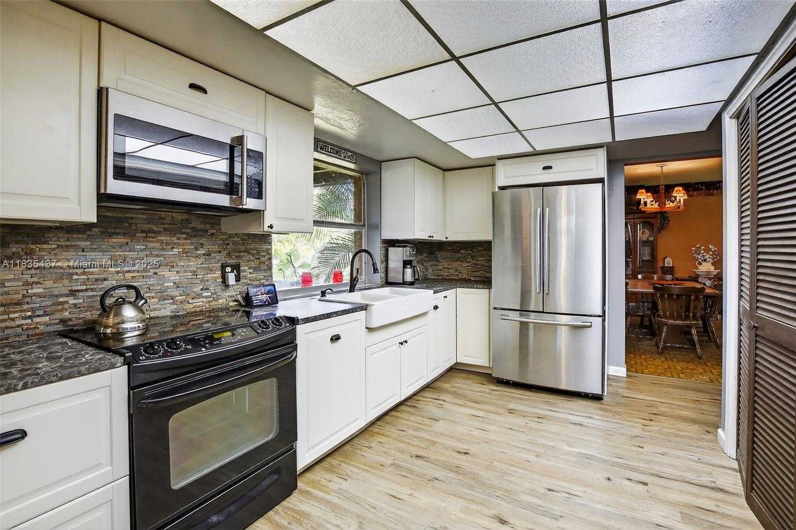 Small Image of 13851 SOUTH WEST 26TH ST, Davie Number 3