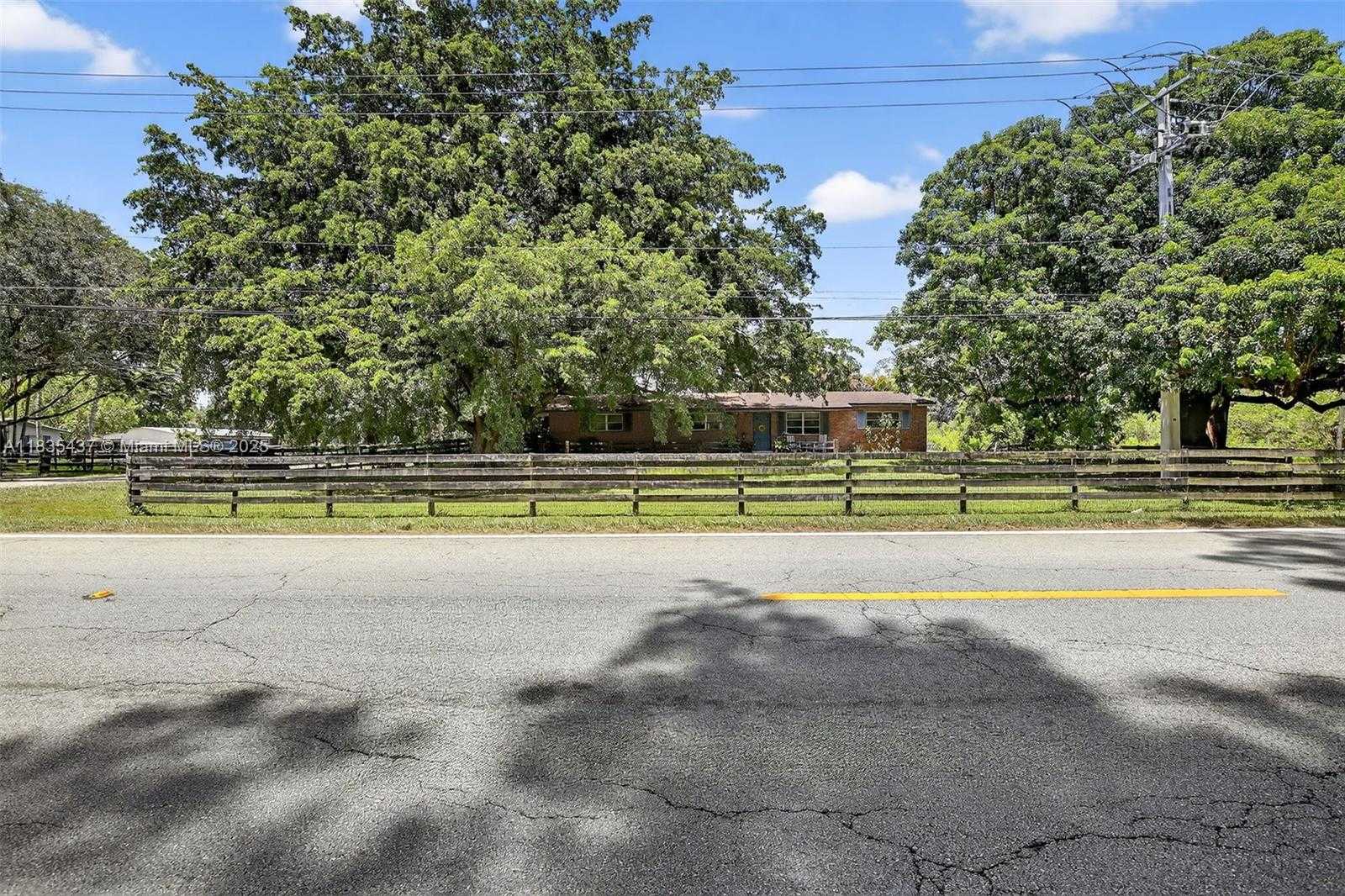 Small Image of 13851 SOUTH WEST 26TH ST, Davie Number 32