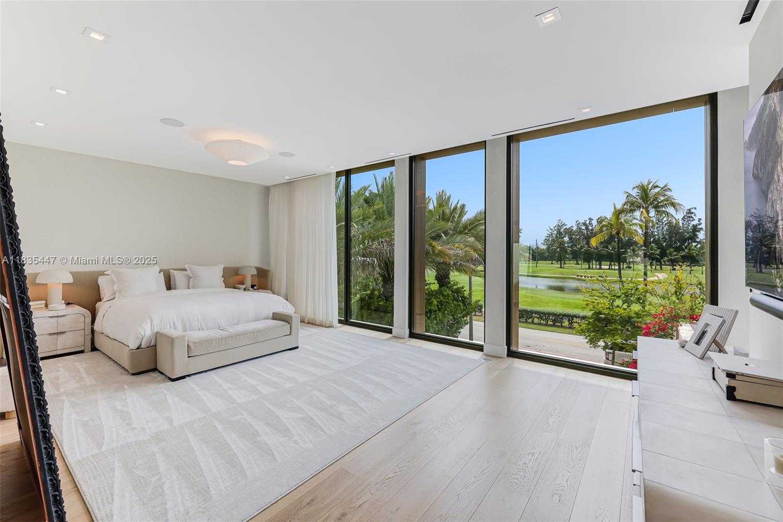 Small Image of 2355 MERIDIAN AVE, Miami Beach Number 11