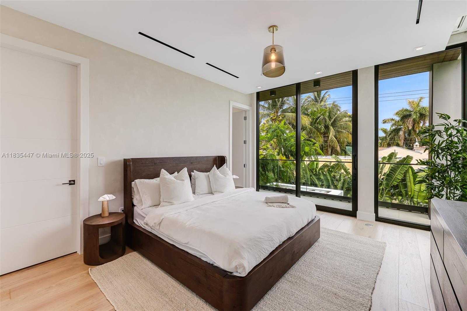 Small Image of 2355 MERIDIAN AVE, Miami Beach Number 15
