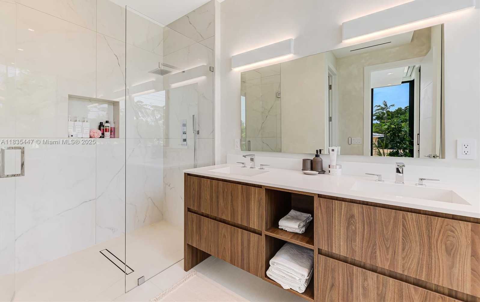 Small Image of 2355 MERIDIAN AVE, Miami Beach Number 16