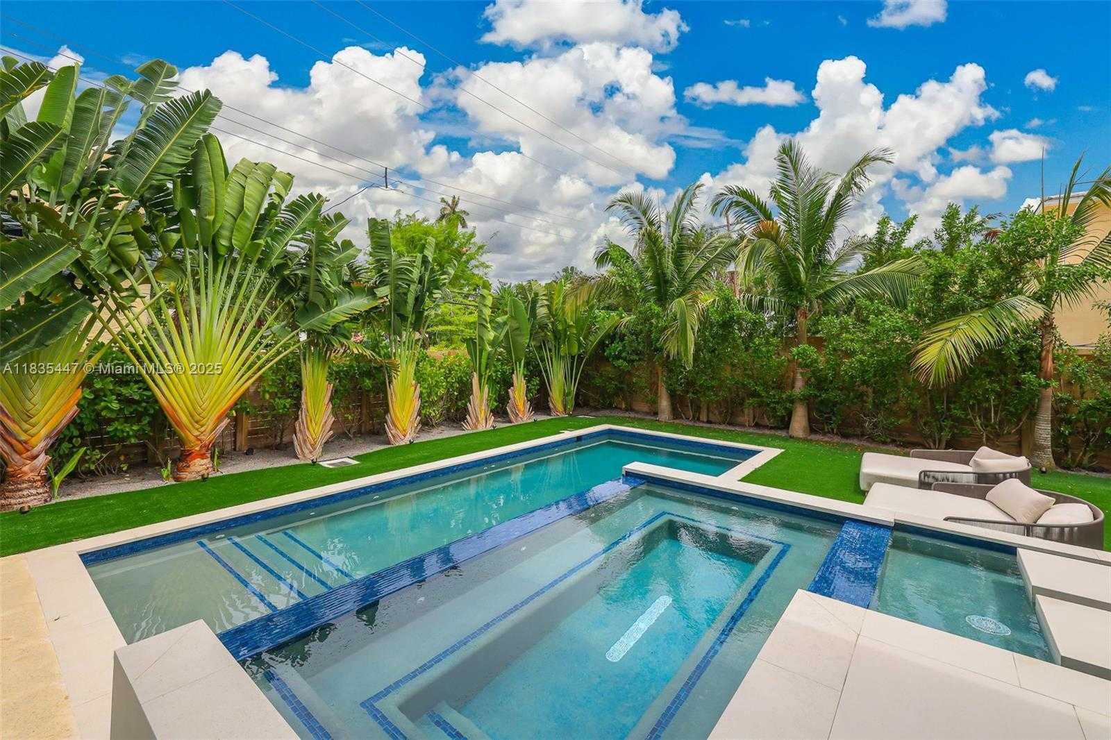 Small Image of 2355 MERIDIAN AVE, Miami Beach Number 17