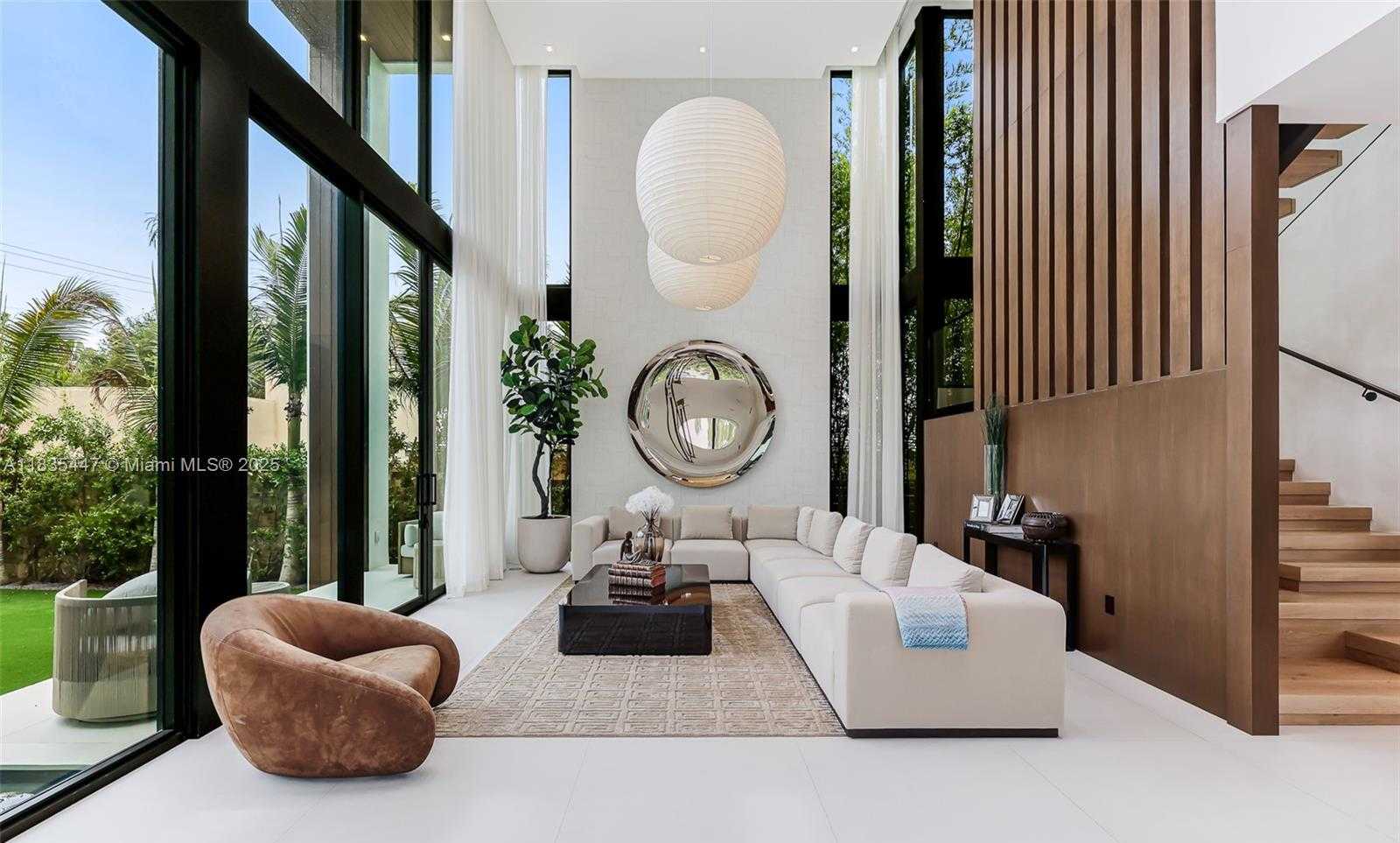 Small Image of 2355 MERIDIAN AVE, Miami Beach Number 2