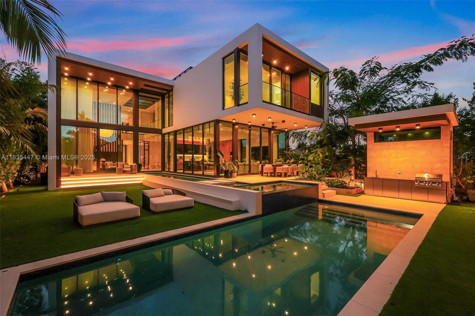 Small Image of 2355 MERIDIAN AVE, Miami Beach Number 21