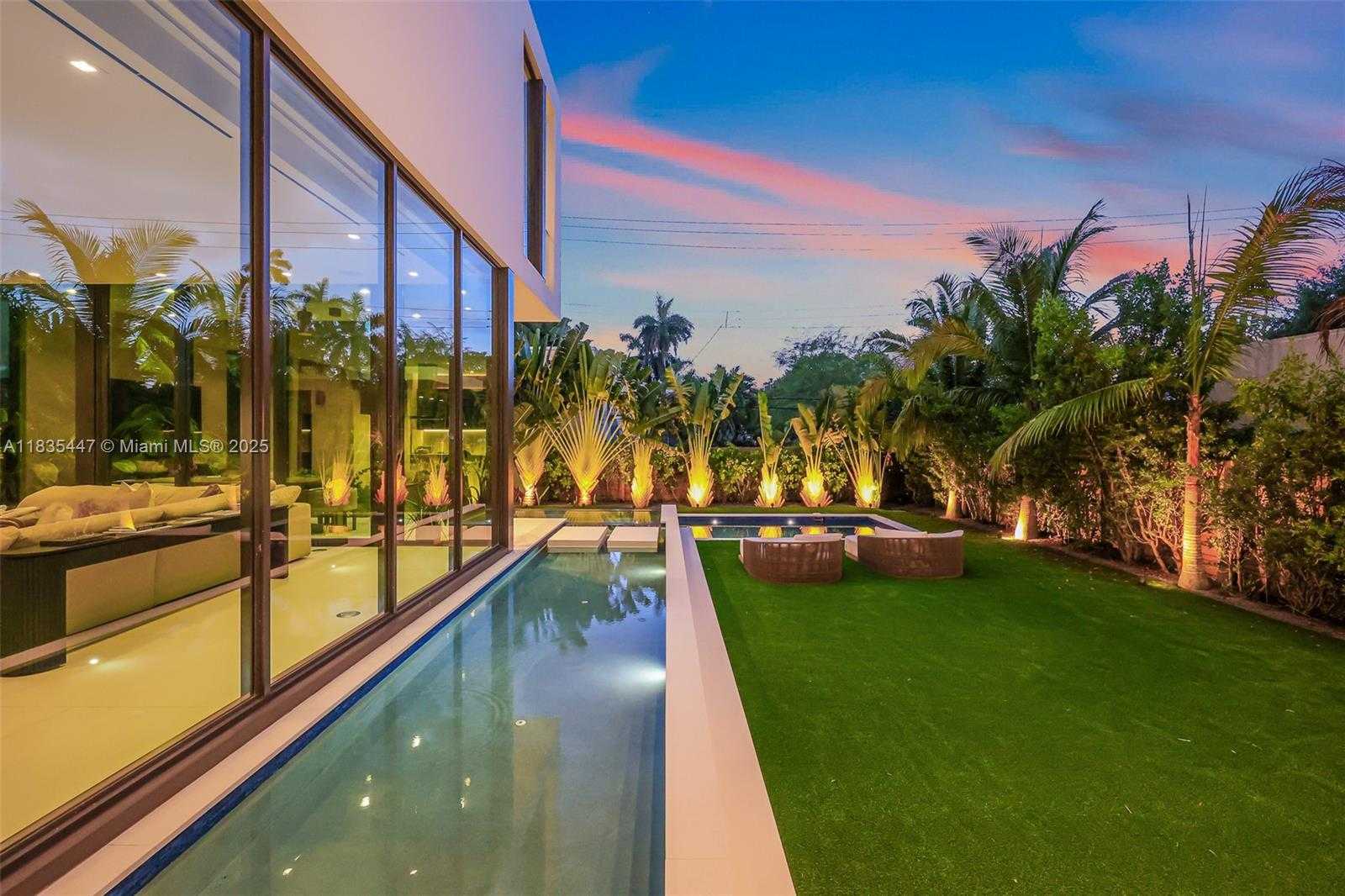 Small Image of 2355 MERIDIAN AVE, Miami Beach Number 22