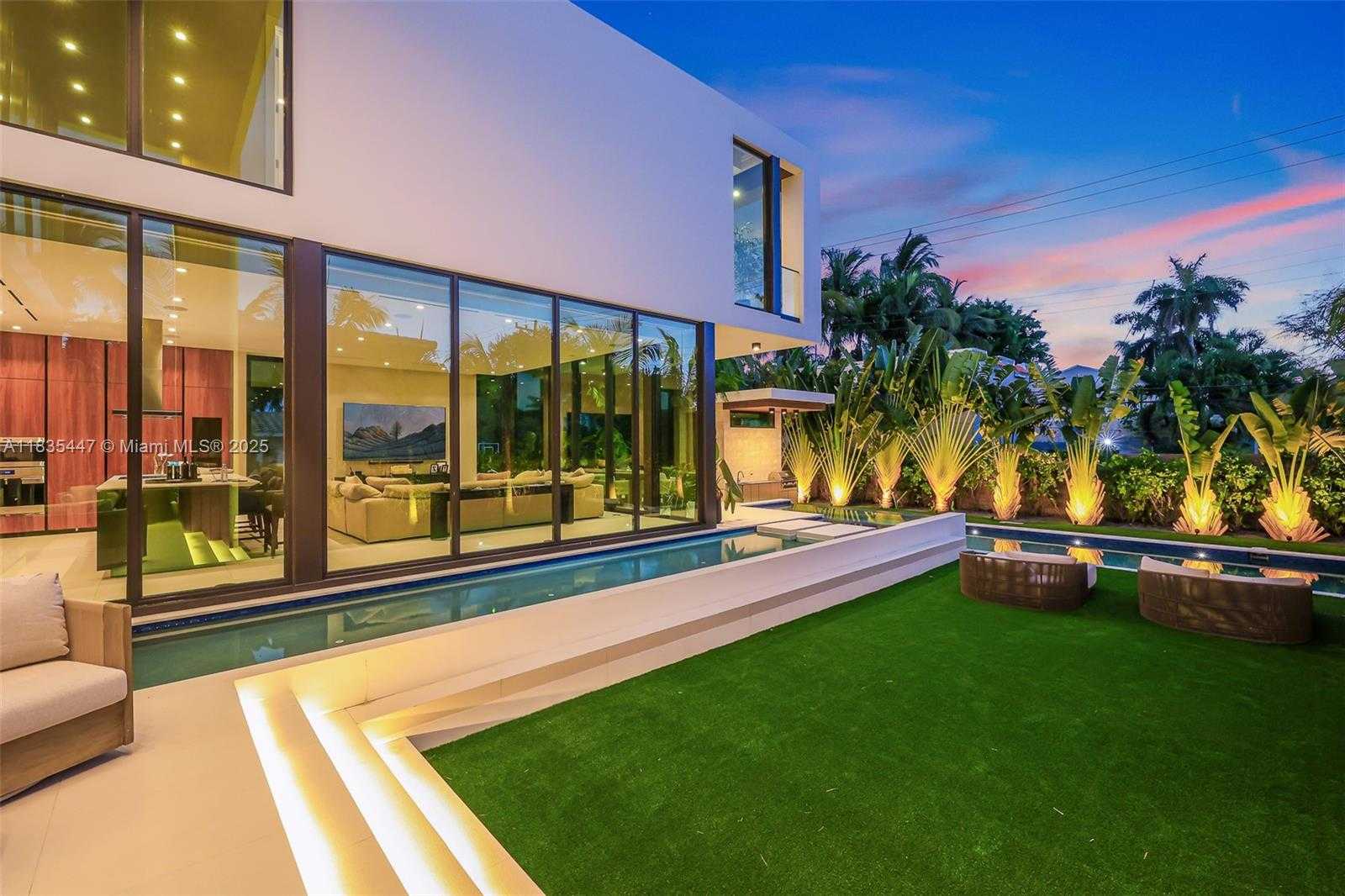 Small Image of 2355 MERIDIAN AVE, Miami Beach Number 23