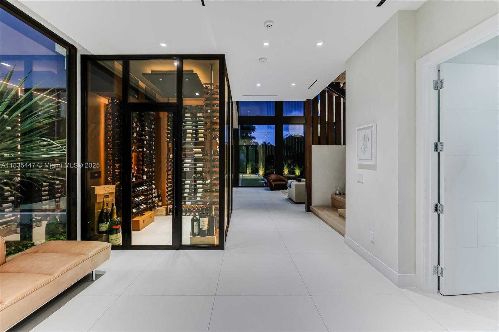 Small Image of 2355 MERIDIAN AVE, Miami Beach Number 25