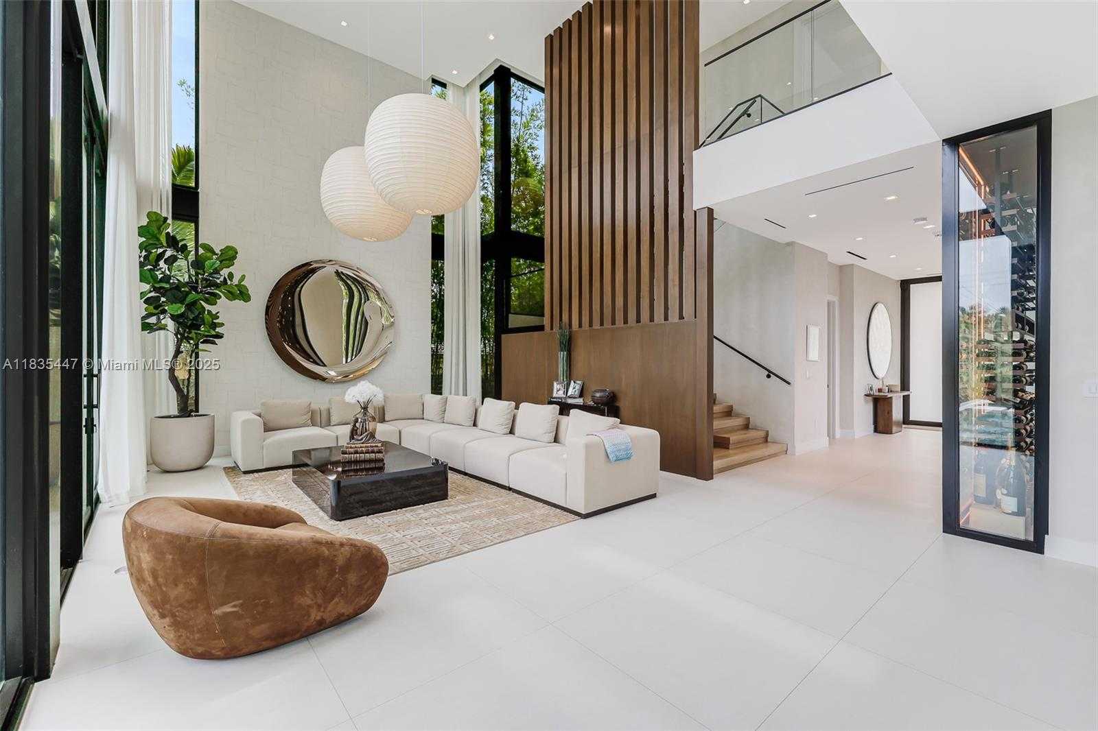 Small Image of 2355 MERIDIAN AVE, Miami Beach Number 3