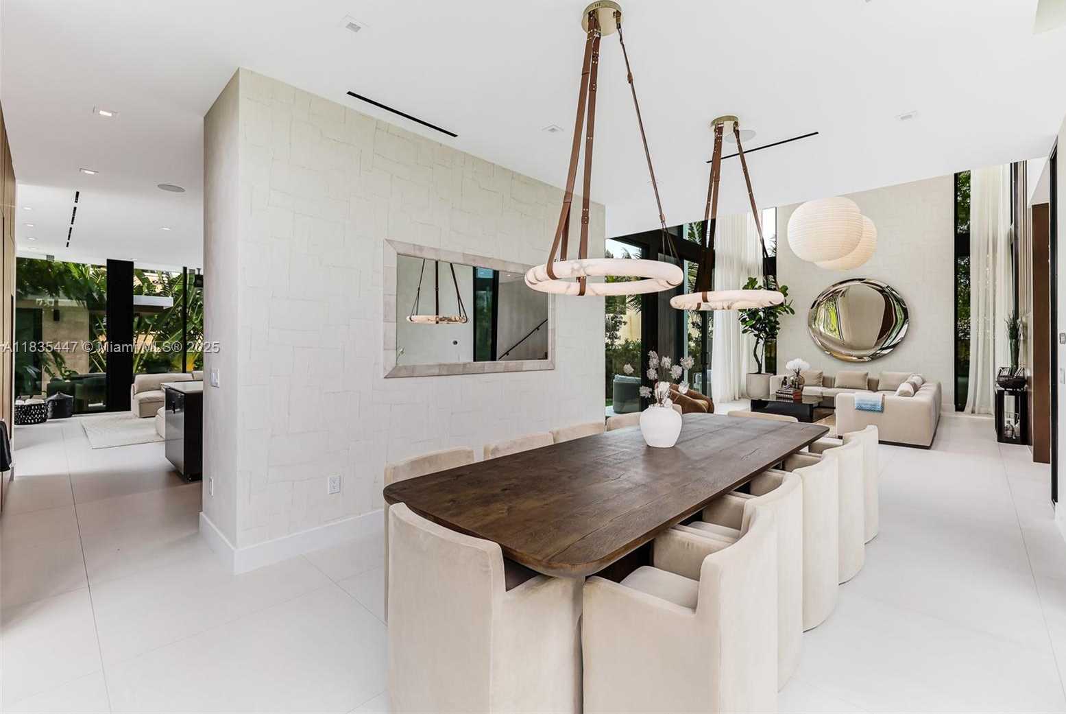Small Image of 2355 MERIDIAN AVE, Miami Beach Number 4