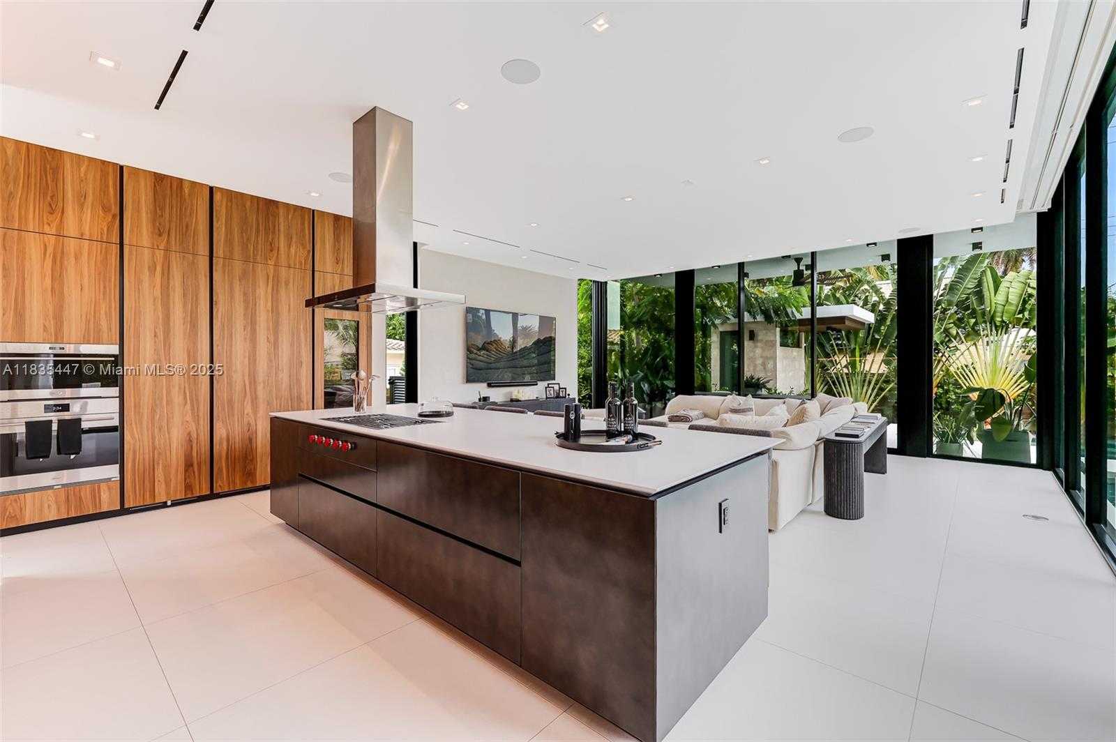 Small Image of 2355 MERIDIAN AVE, Miami Beach Number 5