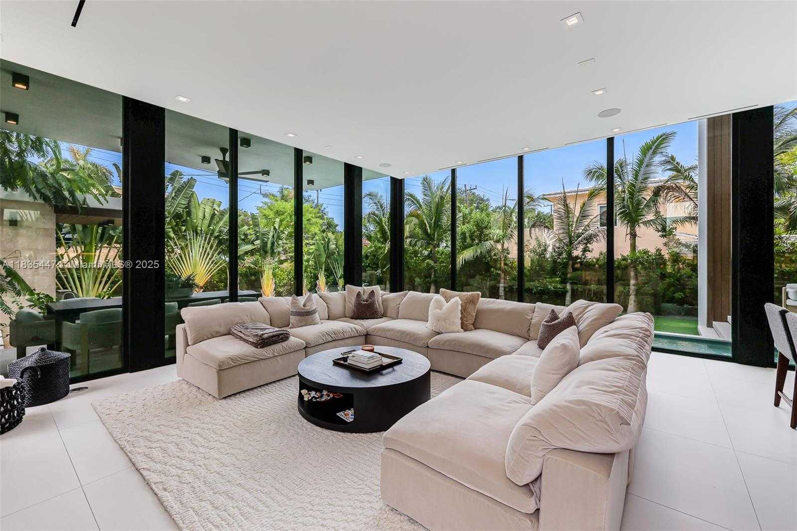 Small Image of 2355 MERIDIAN AVE, Miami Beach Number 7